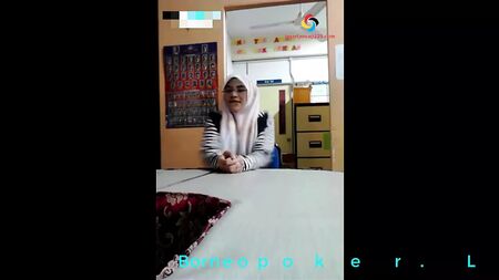 A LA PROFESORA LE GUSTA ESTAR DESNUDA