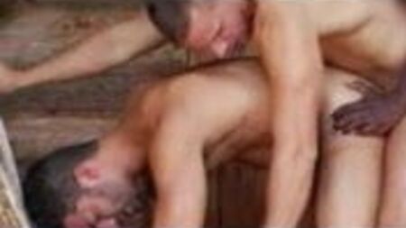 Sexo en grupo gay en la sauna