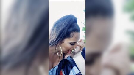TS Bella Curves se la chupa a su entrenador tras salir a correr por el parque