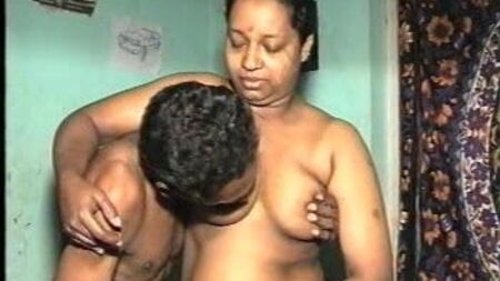 una tía malayalam guapa y corpulenta