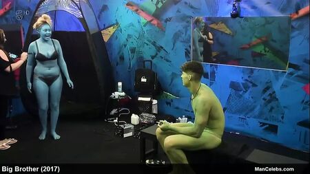 Sam Chaloner, desnudo de frente y en ropa interior, en «Gran Hermano» 2017