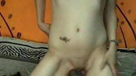 Espectáculo anal rumano con Ramona