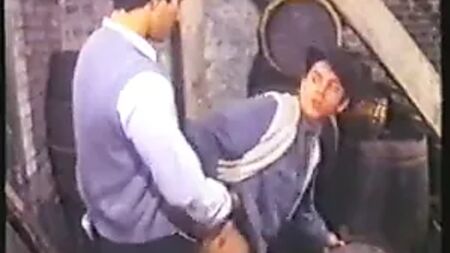 Un chico francés guarro follado por un hombre mayor