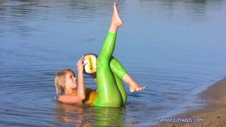 Maillot y leggings brillantes y brillantes