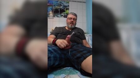 El oso papá se ha corrido en la ropa