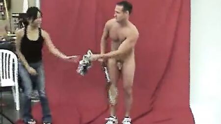 Sesión fotográfica de desnudos masculinos por un fotógrafo especializado en CFNM