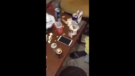 Desvirga a una estudiante de instituto; vídeo filtrado de una estudiante de instituto turca