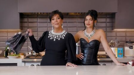 Kylie y Kris Jenner cocinan juntas | Vogue