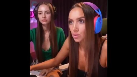 la pequeña se quedó preñada de Luxury Girl y Sola Zola