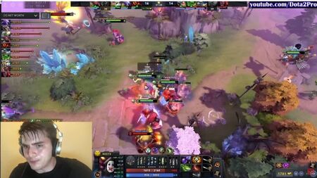 Imágenes en directo del juego Wraith King contra el juego Meepo