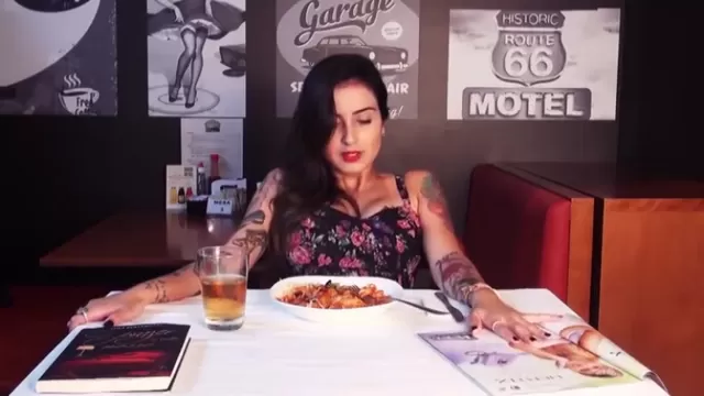 Порно камера под столом