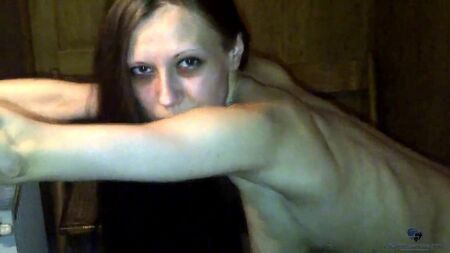 Feliz marido ruso filma a su flaca esposa siendo follada en la bañera por todos los agujeros (porno ruso mamada anal sexwife pornoanal )