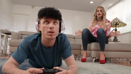 Estoy harto de jugar videojuegos, mejor tengamos sexo