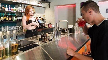 Conocimiento exitoso del barman