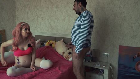 Se folla a la esposa embarazada de su hermano