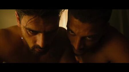 Actor Michele Morrone en cenes sexo bi