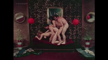 Ulrike Butz Desnuda - Muschimaus mag's grad heraus (Jagdzeit fur Naschkatzen, Le Sexe infernal, 1973) HD 720p Watch Online