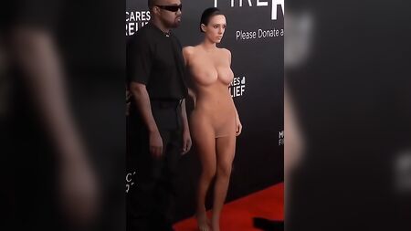 Bianca Censori desnuda