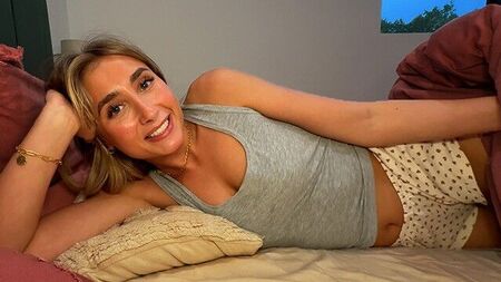 Tetas pequeñas, pero hermosa sonrisa