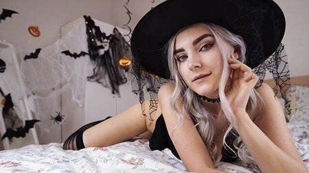 Bruja esperando la magia del sexo