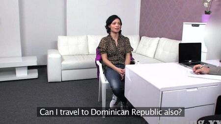 Una lujuriosa morena follada en un casting porno