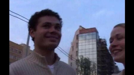 La chica se quitó al chico del aburrimiento