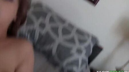 A la mierda una pareja joven en un albergue