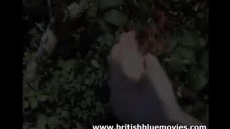 Gangbang interracial con una dama madura en la naturaleza