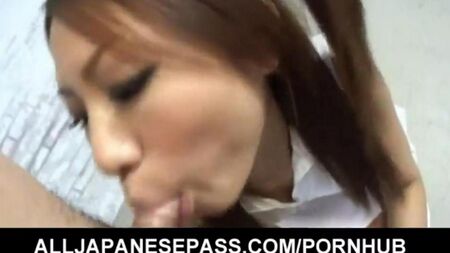 La mujer japonesa se folla dos