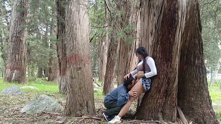 En el bosque, cualquier chica estaría de acuerdo en que le lamieran el coño