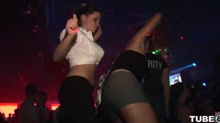 Los estudiantes organizaron una fiesta sexual