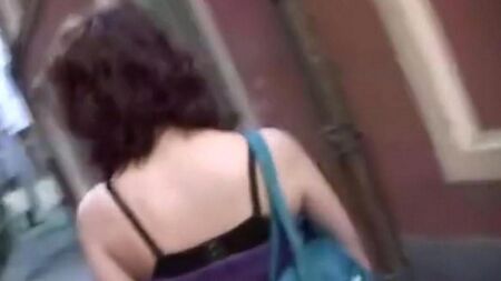 Tomé a una mujer en la calle con tetas naturales y follé en casa