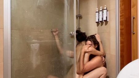 ¡El baño es un lugar ideal para el amor!