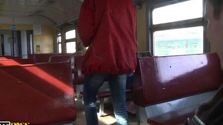 La recolección en el tren terminó en un gangbang casero
