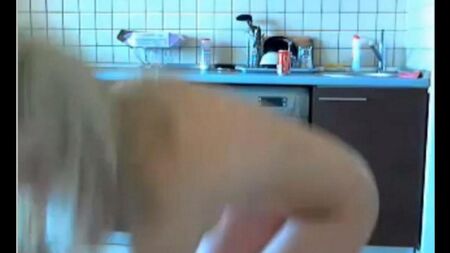 Young se masturba a la virgen en chat de video