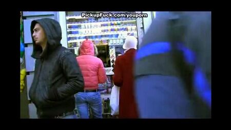 Folló una rubia en la calle, que ordenó