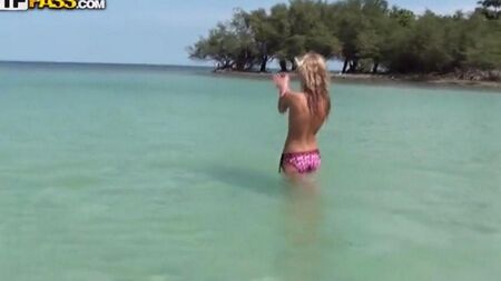 Sexo privado de pareja rusa en la playa