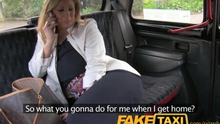 Sexo en un auto con rubia