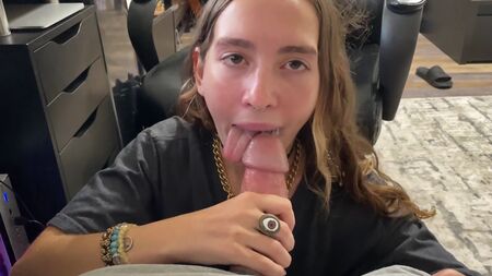 Deja de esconder tu coño de mí