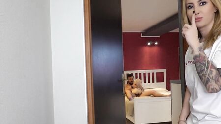 ¡Arruinó la sorpresa por su cumpleaños y folló su regalo!