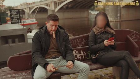 La estrella porno real folla con un tipo al azar