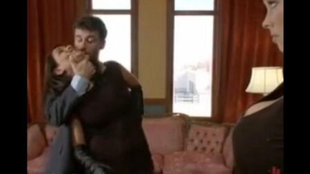 Castigo de una esposa y criadas al estilo de BDSM