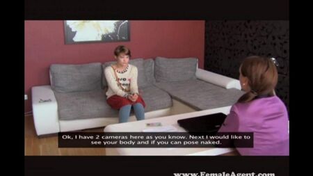 Niña lesbiana en el casting porno femenino