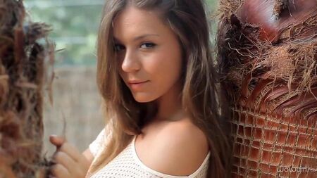 La joven belleza rusa realiza striptease