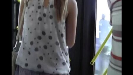 En el autobús me quité las bragas de una chica con falda