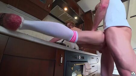 Follada salvaje por toda la cocina con corrida interna al final [Sexo puro, Hardcore, Blo