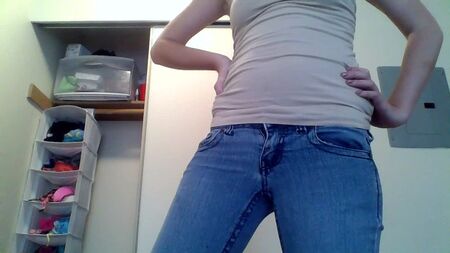 MyGirlFund Reproducir vídeo-6 (3) (se hace pis en los pantalones)
