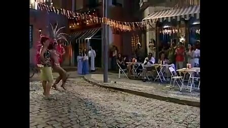 ¡Juliana Paes, casi desnuda para el carnaval!