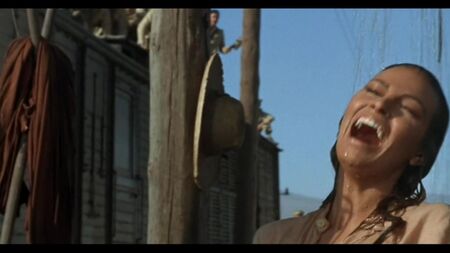 Raquel Welch desnuda - 100 Rifles (1969)