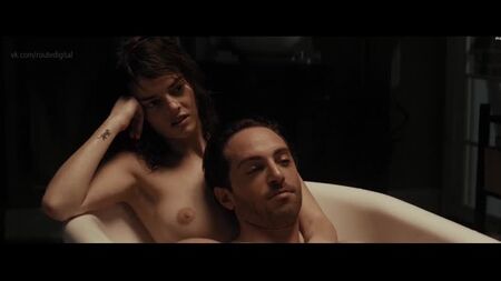 Samara Weaving desnuda - El último momento de lucidez (2020) 1080p Ver online / Самара Уивинг - Момент истиныWeb